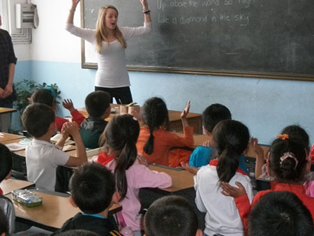 Teaching english in language Schoolt in VietNam, Saigoi, Binh Duong, BienHoa